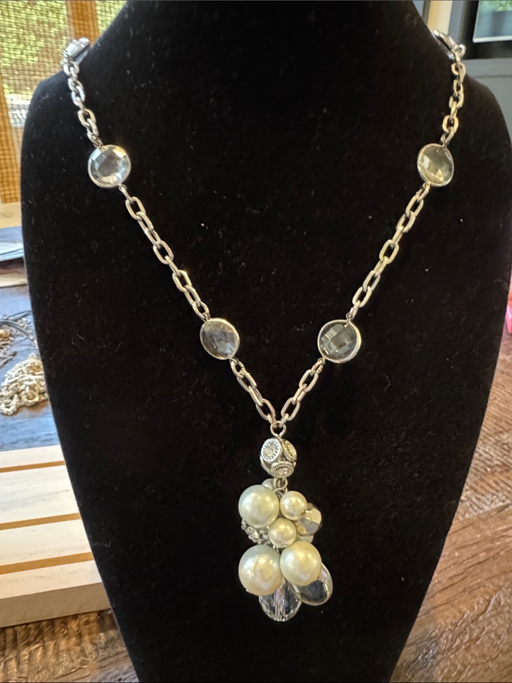 VintageSilver-Tone Crystal Chain Necklace with Pearl Cluster Pendant